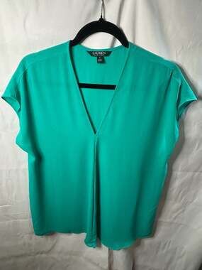 Lauren Ralph Lauren Women's Green Short Sleeve V-Neck Crepe Blouse Size M